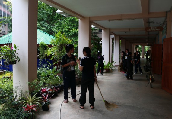 ภาพกิจกรรม ผู้บริหาร คณาจารย์และนักศึกษา คณะวิทยาศาสตร์และเทคโนโลยี เข้าร่วมโครงการขุดลอกคูคลองกำจัดวัชพืช และมหาวิทยาลัยสะอาดเฉลิมพระเกียรติสมเด็จพระเจ้าอยู่หัวมหาวชิราลงกรณ บดินทรเทพยวรางกูร เนื่องในโอกาสวันเฉลิมพระชนมพรรษา 65 พรรษา 28 กรกฎาคม 2560