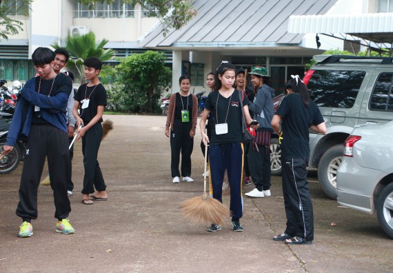 ภาพกิจกรรม ผู้บริหาร คณาจารย์และนักศึกษา คณะวิทยาศาสตร์และเทคโนโลยี เข้าร่วมโครงการขุดลอกคูคลองกำจัดวัชพืช และมหาวิทยาลัยสะอาดเฉลิมพระเกียรติสมเด็จพระเจ้าอยู่หัวมหาวชิราลงกรณ บดินทรเทพยวรางกูร เนื่องในโอกาสวันเฉลิมพระชนมพรรษา 65 พรรษา 28 กรกฎาคม 2560
