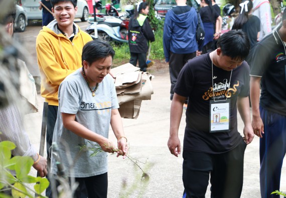 ภาพกิจกรรม ผู้บริหาร คณาจารย์และนักศึกษา คณะวิทยาศาสตร์และเทคโนโลยี เข้าร่วมโครงการขุดลอกคูคลองกำจัดวัชพืช และมหาวิทยาลัยสะอาดเฉลิมพระเกียรติสมเด็จพระเจ้าอยู่หัวมหาวชิราลงกรณ บดินทรเทพยวรางกูร เนื่องในโอกาสวันเฉลิมพระชนมพรรษา 65 พรรษา 28 กรกฎาคม 2560