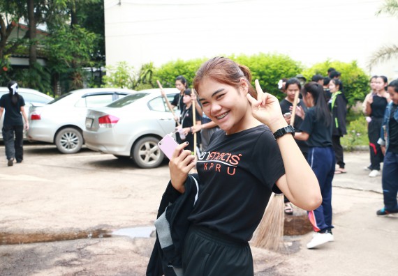 ภาพกิจกรรม ผู้บริหาร คณาจารย์และนักศึกษา คณะวิทยาศาสตร์และเทคโนโลยี เข้าร่วมโครงการขุดลอกคูคลองกำจัดวัชพืช และมหาวิทยาลัยสะอาดเฉลิมพระเกียรติสมเด็จพระเจ้าอยู่หัวมหาวชิราลงกรณ บดินทรเทพยวรางกูร เนื่องในโอกาสวันเฉลิมพระชนมพรรษา 65 พรรษา 28 กรกฎาคม 2560