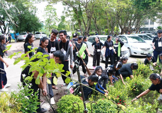 ภาพกิจกรรม ผู้บริหาร คณาจารย์และนักศึกษา คณะวิทยาศาสตร์และเทคโนโลยี เข้าร่วมโครงการขุดลอกคูคลองกำจัดวัชพืช และมหาวิทยาลัยสะอาดเฉลิมพระเกียรติสมเด็จพระเจ้าอยู่หัวมหาวชิราลงกรณ บดินทรเทพยวรางกูร เนื่องในโอกาสวันเฉลิมพระชนมพรรษา 65 พรรษา 28 กรกฎาคม 2560