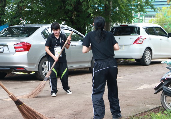 ภาพกิจกรรม ผู้บริหาร คณาจารย์และนักศึกษา คณะวิทยาศาสตร์และเทคโนโลยี เข้าร่วมโครงการขุดลอกคูคลองกำจัดวัชพืช และมหาวิทยาลัยสะอาดเฉลิมพระเกียรติสมเด็จพระเจ้าอยู่หัวมหาวชิราลงกรณ บดินทรเทพยวรางกูร เนื่องในโอกาสวันเฉลิมพระชนมพรรษา 65 พรรษา 28 กรกฎาคม 2560