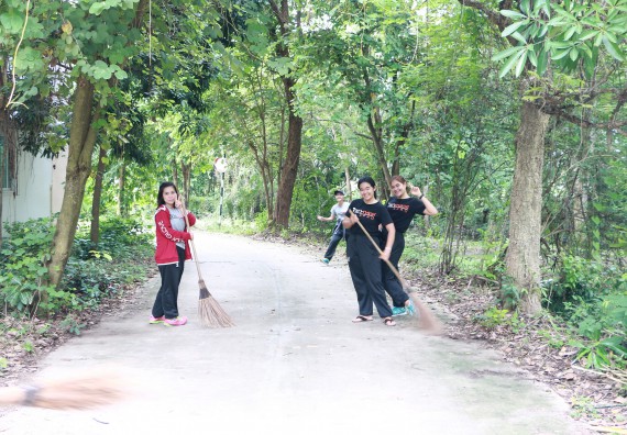 ภาพกิจกรรม ผู้บริหาร คณาจารย์และนักศึกษา คณะวิทยาศาสตร์และเทคโนโลยี เข้าร่วมโครงการขุดลอกคูคลองกำจัดวัชพืช และมหาวิทยาลัยสะอาดเฉลิมพระเกียรติสมเด็จพระเจ้าอยู่หัวมหาวชิราลงกรณ บดินทรเทพยวรางกูร เนื่องในโอกาสวันเฉลิมพระชนมพรรษา 65 พรรษา 28 กรกฎาคม 2560