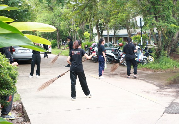 ภาพกิจกรรม ผู้บริหาร คณาจารย์และนักศึกษา คณะวิทยาศาสตร์และเทคโนโลยี เข้าร่วมโครงการขุดลอกคูคลองกำจัดวัชพืช และมหาวิทยาลัยสะอาดเฉลิมพระเกียรติสมเด็จพระเจ้าอยู่หัวมหาวชิราลงกรณ บดินทรเทพยวรางกูร เนื่องในโอกาสวันเฉลิมพระชนมพรรษา 65 พรรษา 28 กรกฎาคม 2560