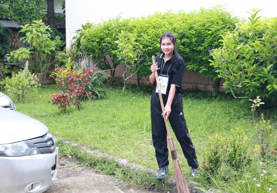 ภาพกิจกรรม ผู้บริหาร คณาจารย์และนักศึกษา คณะวิทยาศาสตร์และเทคโนโลยี เข้าร่วมโครงการขุดลอกคูคลองกำจัดวัชพืช และมหาวิทยาลัยสะอาดเฉลิมพระเกียรติสมเด็จพระเจ้าอยู่หัวมหาวชิราลงกรณ บดินทรเทพยวรางกูร เนื่องในโอกาสวันเฉลิมพระชนมพรรษา 65 พรรษา 28 กรกฎาคม 2560
