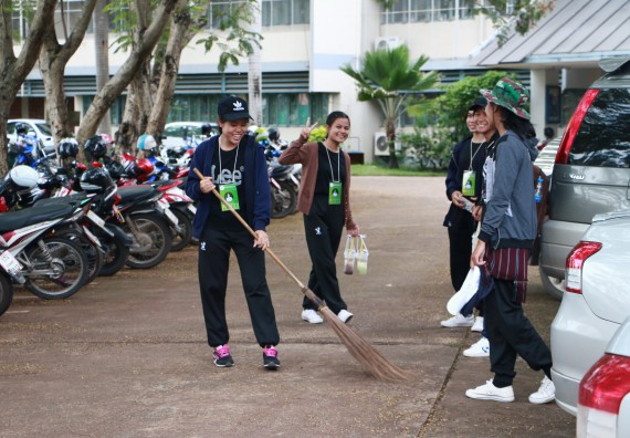 ภาพกิจกรรม ผู้บริหาร คณาจารย์และนักศึกษา คณะวิทยาศาสตร์และเทคโนโลยี เข้าร่วมโครงการขุดลอกคูคลองกำจัดวัชพืช และมหาวิทยาลัยสะอาดเฉลิมพระเกียรติสมเด็จพระเจ้าอยู่หัวมหาวชิราลงกรณ บดินทรเทพยวรางกูร เนื่องในโอกาสวันเฉลิมพระชนมพรรษา 65 พรรษา 28 กรกฎาคม 2560