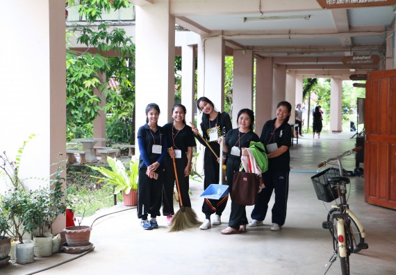 ภาพกิจกรรม ผู้บริหาร คณาจารย์และนักศึกษา คณะวิทยาศาสตร์และเทคโนโลยี เข้าร่วมโครงการขุดลอกคูคลองกำจัดวัชพืช และมหาวิทยาลัยสะอาดเฉลิมพระเกียรติสมเด็จพระเจ้าอยู่หัวมหาวชิราลงกรณ บดินทรเทพยวรางกูร เนื่องในโอกาสวันเฉลิมพระชนมพรรษา 65 พรรษา 28 กรกฎาคม 2560