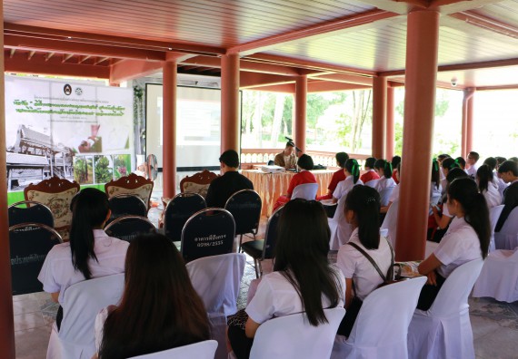 ภาพกิจกรรม คณะวิทยาศาสตร์และเทคโนโลยี เข้าร่วมโครงการอบรมสัมมนาเสริมสร้างศักยภาพในการอนุรักษ์สิ่งแวดล้อมธรรมชาติ หัวข้อ วิธีการวาดภาพทางพฤกษศาสตร์