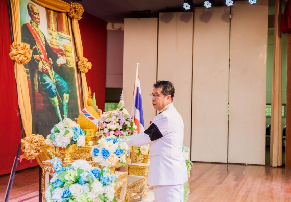 ภาพกิจกรรม คณะวิทยาศาสตร์และเทคโนโลยี จัดพิธีถวายพานพุ่มสักการะ “พระบิดาแห่งวิทยาศาสตร์ไทย”พระบาทสมเด็จพระจอมเกล้าเจ้าอยู่หัว รัชกาลที่ 4 เนื่องในวันวิทยาศาสตร์แห่งชาติ ประจำปี 2560