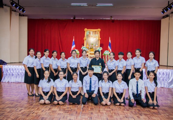 ภาพกิจกรรม คณะวิทยาศาสตร์และเทคโนโลยี จัดพิธีถวายพานพุ่มสักการะ “พระบิดาแห่งวิทยาศาสตร์ไทย”พระบาทสมเด็จพระจอมเกล้าเจ้าอยู่หัว รัชกาลที่ 4 เนื่องในวันวิทยาศาสตร์แห่งชาติ ประจำปี 2560