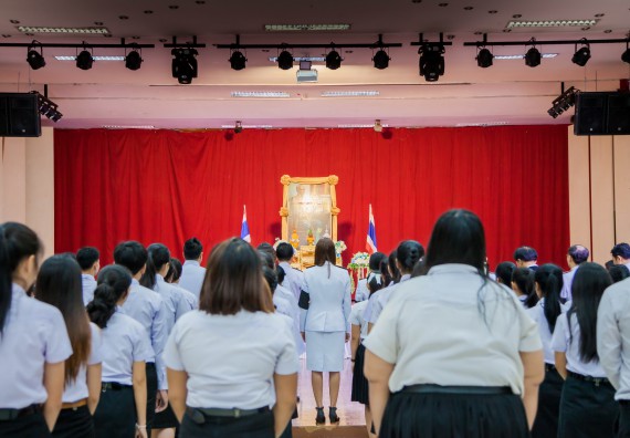 ภาพกิจกรรม คณะวิทยาศาสตร์และเทคโนโลยี จัดพิธีถวายพานพุ่มสักการะ “พระบิดาแห่งวิทยาศาสตร์ไทย”พระบาทสมเด็จพระจอมเกล้าเจ้าอยู่หัว รัชกาลที่ 4 เนื่องในวันวิทยาศาสตร์แห่งชาติ ประจำปี 2560