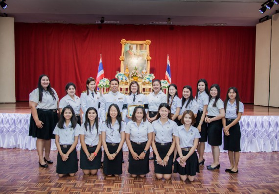 ภาพกิจกรรม คณะวิทยาศาสตร์และเทคโนโลยี จัดพิธีถวายพานพุ่มสักการะ “พระบิดาแห่งวิทยาศาสตร์ไทย”พระบาทสมเด็จพระจอมเกล้าเจ้าอยู่หัว รัชกาลที่ 4 เนื่องในวันวิทยาศาสตร์แห่งชาติ ประจำปี 2560