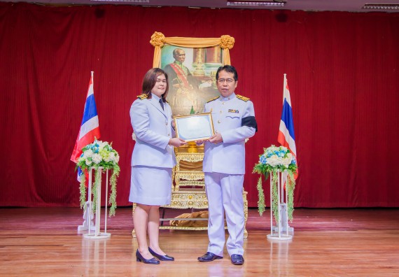ภาพกิจกรรม คณะวิทยาศาสตร์และเทคโนโลยี จัดพิธีถวายพานพุ่มสักการะ “พระบิดาแห่งวิทยาศาสตร์ไทย”พระบาทสมเด็จพระจอมเกล้าเจ้าอยู่หัว รัชกาลที่ 4 เนื่องในวันวิทยาศาสตร์แห่งชาติ ประจำปี 2560