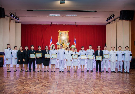 ภาพกิจกรรม คณะวิทยาศาสตร์และเทคโนโลยี จัดพิธีถวายพานพุ่มสักการะ “พระบิดาแห่งวิทยาศาสตร์ไทย”พระบาทสมเด็จพระจอมเกล้าเจ้าอยู่หัว รัชกาลที่ 4 เนื่องในวันวิทยาศาสตร์แห่งชาติ ประจำปี 2560