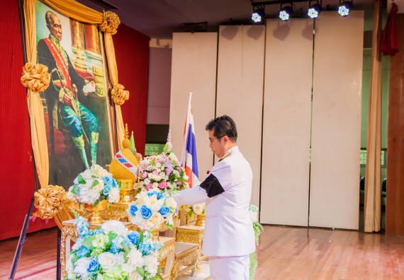 ภาพกิจกรรม คณะวิทยาศาสตร์และเทคโนโลยี จัดพิธีถวายพานพุ่มสักการะ “พระบิดาแห่งวิทยาศาสตร์ไทย”พระบาทสมเด็จพระจอมเกล้าเจ้าอยู่หัว รัชกาลที่ 4 เนื่องในวันวิทยาศาสตร์แห่งชาติ ประจำปี 2560