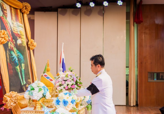 ภาพกิจกรรม คณะวิทยาศาสตร์และเทคโนโลยี จัดพิธีถวายพานพุ่มสักการะ “พระบิดาแห่งวิทยาศาสตร์ไทย”พระบาทสมเด็จพระจอมเกล้าเจ้าอยู่หัว รัชกาลที่ 4 เนื่องในวันวิทยาศาสตร์แห่งชาติ ประจำปี 2560