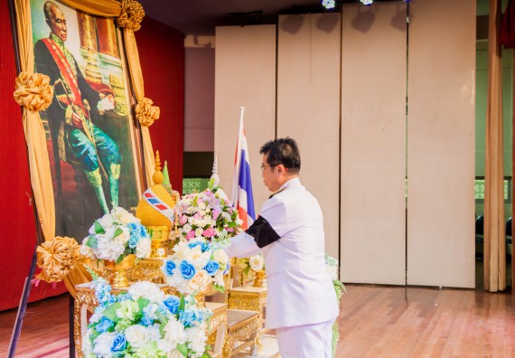 ภาพกิจกรรม คณะวิทยาศาสตร์และเทคโนโลยี จัดพิธีถวายพานพุ่มสักการะ “พระบิดาแห่งวิทยาศาสตร์ไทย”พระบาทสมเด็จพระจอมเกล้าเจ้าอยู่หัว รัชกาลที่ 4 เนื่องในวันวิทยาศาสตร์แห่งชาติ ประจำปี 2560
