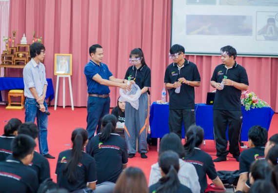 ภาพกิจกรรม คณะวิทยาศาสตร์และเทคโนโลยี จัดกิจกรรมส่งเสริมความรู้ เรื่อง ความปลอดภัยในห้องปฏิบัติการทางวิทยาศาสตร์