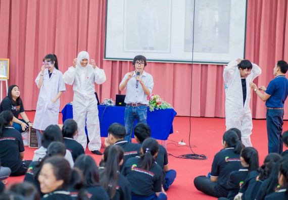 ภาพกิจกรรม คณะวิทยาศาสตร์และเทคโนโลยี จัดกิจกรรมส่งเสริมความรู้ เรื่อง ความปลอดภัยในห้องปฏิบัติการทางวิทยาศาสตร์