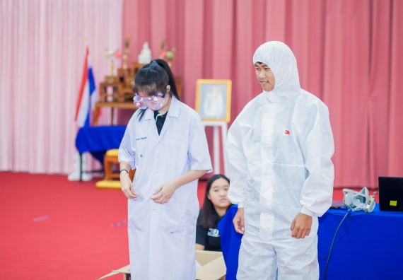 ภาพกิจกรรม คณะวิทยาศาสตร์และเทคโนโลยี จัดกิจกรรมส่งเสริมความรู้ เรื่อง ความปลอดภัยในห้องปฏิบัติการทางวิทยาศาสตร์