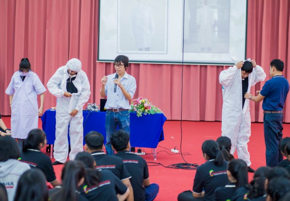 ภาพกิจกรรม คณะวิทยาศาสตร์และเทคโนโลยี จัดกิจกรรมส่งเสริมความรู้ เรื่อง ความปลอดภัยในห้องปฏิบัติการทางวิทยาศาสตร์