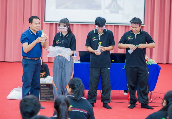 ภาพกิจกรรม คณะวิทยาศาสตร์และเทคโนโลยี จัดกิจกรรมส่งเสริมความรู้ เรื่อง ความปลอดภัยในห้องปฏิบัติการทางวิทยาศาสตร์