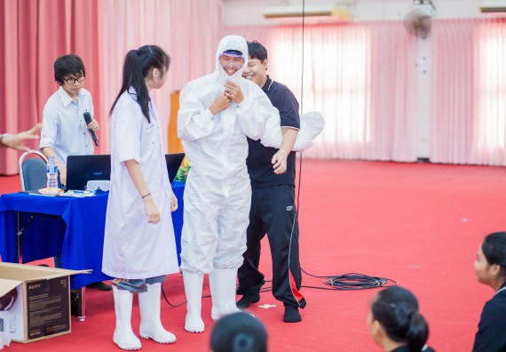 ภาพกิจกรรม คณะวิทยาศาสตร์และเทคโนโลยี จัดกิจกรรมส่งเสริมความรู้ เรื่อง ความปลอดภัยในห้องปฏิบัติการทางวิทยาศาสตร์