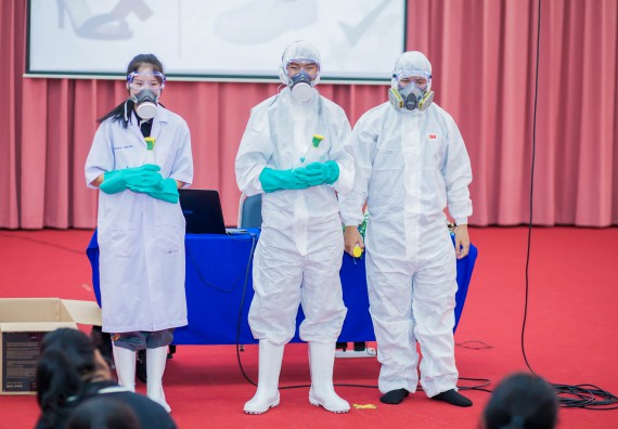 ภาพกิจกรรม คณะวิทยาศาสตร์และเทคโนโลยี จัดกิจกรรมส่งเสริมความรู้ เรื่อง ความปลอดภัยในห้องปฏิบัติการทางวิทยาศาสตร์