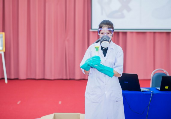 ภาพกิจกรรม คณะวิทยาศาสตร์และเทคโนโลยี จัดกิจกรรมส่งเสริมความรู้ เรื่อง ความปลอดภัยในห้องปฏิบัติการทางวิทยาศาสตร์