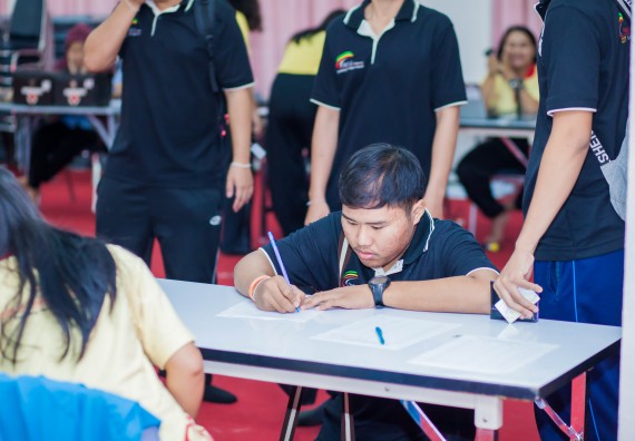 ภาพกิจกรรม คณะวิทยาศาสตร์และเทคโนโลยี จัดกิจกรรมส่งเสริมความรู้ เรื่อง ความปลอดภัยในห้องปฏิบัติการทางวิทยาศาสตร์