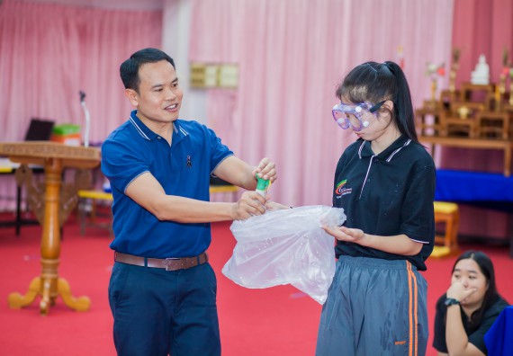 ภาพกิจกรรม คณะวิทยาศาสตร์และเทคโนโลยี จัดกิจกรรมส่งเสริมความรู้ เรื่อง ความปลอดภัยในห้องปฏิบัติการทางวิทยาศาสตร์