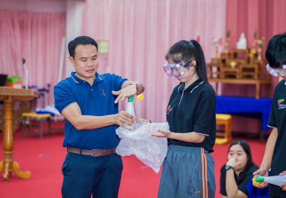 ภาพกิจกรรม คณะวิทยาศาสตร์และเทคโนโลยี จัดกิจกรรมส่งเสริมความรู้ เรื่อง ความปลอดภัยในห้องปฏิบัติการทางวิทยาศาสตร์