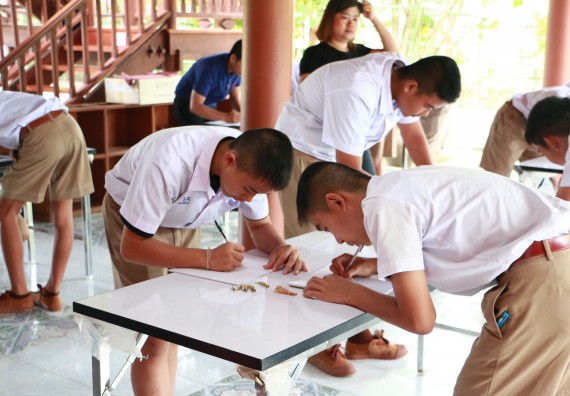 ภาพกิจกรรม คณะวิทยาศาสตร์และเทคโนโลยี เข้าร่วมโครงการอบรมสัมมนาเสริมสร้างศักยภาพในการอนุรักษ์สิ่งแวดล้อมธรรมชาติ หัวข้อ วิธีการวาดภาพทางพฤกษศาสตร์