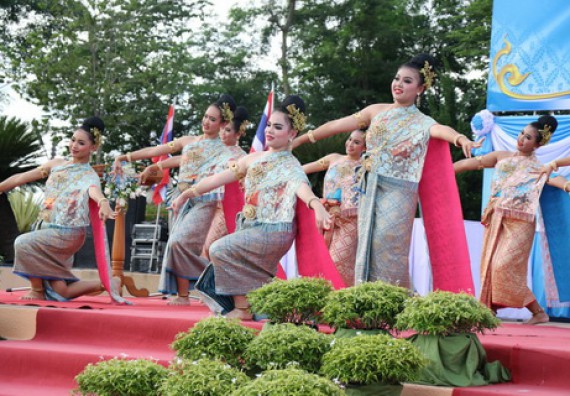 ภาพกิจกรรม คณะวิทยาศาสตร์และเทคโนโลยี เข้าร่วมพิธีเฉลิมพระเกียรติสมเด็จพระนางเจ้าสิริกิติ์