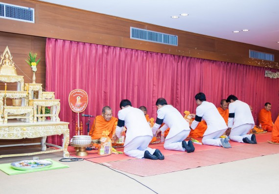 ภาพกิจกรรม คณะวิทยาศาสตร์และเทคโนโลยี เข้าร่วมทำบุญตักบาตรวันคล้ายวันสถาปนามหาวิทยาลัยราชภัฏกำแพงเพชร