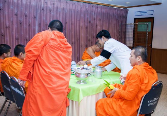 ภาพกิจกรรม คณะวิทยาศาสตร์และเทคโนโลยี เข้าร่วมทำบุญตักบาตรวันคล้ายวันสถาปนามหาวิทยาลัยราชภัฏกำแพงเพชร