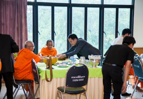 ภาพกิจกรรม คณะวิทยาศาสตร์และเทคโนโลยี เข้าร่วมทำบุญตักบาตรวันคล้ายวันสถาปนามหาวิทยาลัยราชภัฏกำแพงเพชร