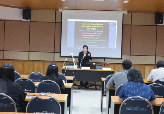 ภาพกิจกรรม คณะวิทยาศาสตร์และเทคโนโลยี เข้าร่วมอบรมเชิงปฏิบัติการตามโครงการ 1 อาจารย์ 1 ผลงานวิชาการด้านงานวิจัย เรื่อง จริยธรรมการวิจัยในมนุษย์ : การเขียนโครงการวิจัยและการขอรับรอง