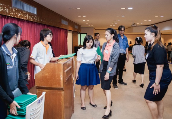 ภาพกิจกรรม พิธีฝึกซ้อมรับพระราชทานปริญญาบัตร  คณะวิทยาศาสตร์และเทคโนโลยี | วันที่ 6  พฤศจิกายน 2560