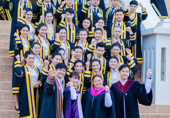 ภาพกิจกรรม พิธีฝึกซ้อมรับพระราชทานปริญญาบัตร คณะวิทยาศาสตร์และเทคโนโลยี | วันที่ 7 พฤศจิกายน 2560