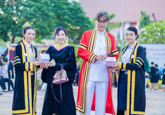 ภาพกิจกรรม พิธีฝึกซ้อมรับพระราชทานปริญญาบัตร คณะวิทยาศาสตร์และเทคโนโลยี | วันที่ 7 พฤศจิกายน 2560