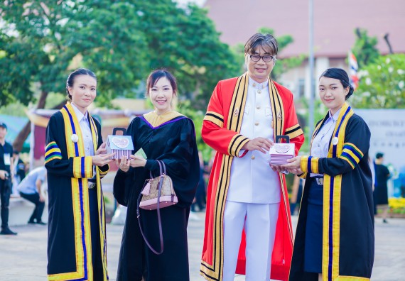 ภาพกิจกรรม พิธีฝึกซ้อมรับพระราชทานปริญญาบัตร คณะวิทยาศาสตร์และเทคโนโลยี | วันที่ 7 พฤศจิกายน 2560