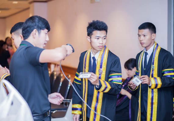 ภาพกิจกรรม พิธีฝึกซ้อมรับพระราชทานปริญญาบัตร คณะวิทยาศาสตร์และเทคโนโลยี | วันที่ 7 พฤศจิกายน 2560