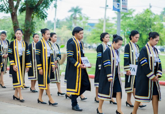 ภาพกิจกรรม พิธีฝึกซ้อมรับพระราชทานปริญญาบัตร และพิธีแสดงความยินดีกับบัณฑิตดีเด่น คณะวิทยาศาสตร์และเทคโนโลยี | วันที่ 8 พฤศจิกายน 2560