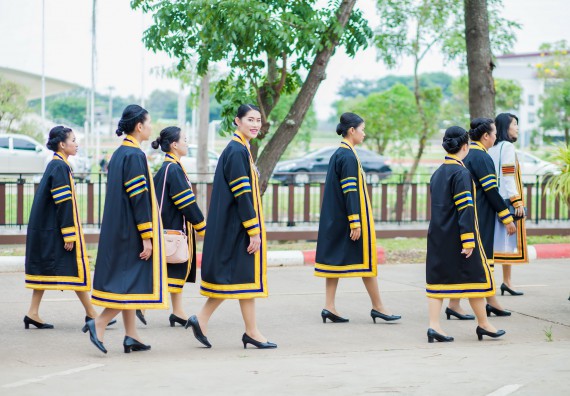 ภาพกิจกรรม พิธีฝึกซ้อมรับพระราชทานปริญญาบัตร และพิธีแสดงความยินดีกับบัณฑิตดีเด่น คณะวิทยาศาสตร์และเทคโนโลยี | วันที่ 8 พฤศจิกายน 2560