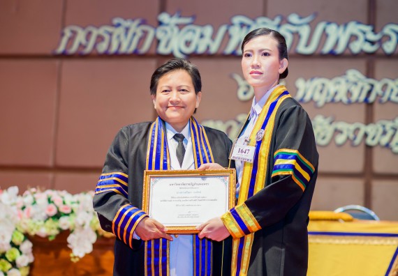 ภาพกิจกรรม พิธีฝึกซ้อมรับพระราชทานปริญญาบัตร และพิธีแสดงความยินดีกับบัณฑิตดีเด่น คณะวิทยาศาสตร์และเทคโนโลยี | วันที่ 8 พฤศจิกายน 2560