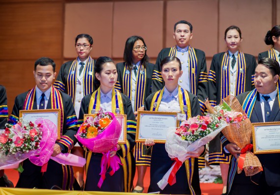 ภาพกิจกรรม พิธีฝึกซ้อมรับพระราชทานปริญญาบัตร และพิธีแสดงความยินดีกับบัณฑิตดีเด่น คณะวิทยาศาสตร์และเทคโนโลยี | วันที่ 8 พฤศจิกายน 2560