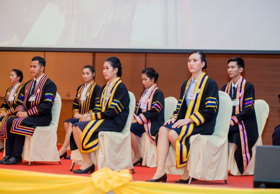 ภาพกิจกรรม พิธีฝึกซ้อมรับพระราชทานปริญญาบัตร และพิธีแสดงความยินดีกับบัณฑิตดีเด่น คณะวิทยาศาสตร์และเทคโนโลยี | วันที่ 8 พฤศจิกายน 2560