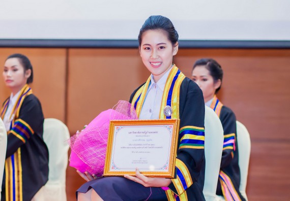 ภาพกิจกรรม พิธีฝึกซ้อมรับพระราชทานปริญญาบัตร และพิธีแสดงความยินดีกับบัณฑิตดีเด่น คณะวิทยาศาสตร์และเทคโนโลยี | วันที่ 8 พฤศจิกายน 2560