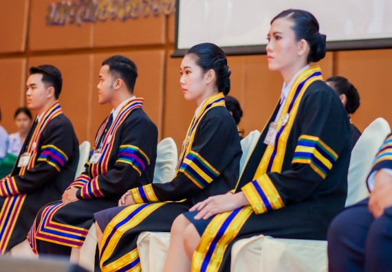 ภาพกิจกรรม พิธีฝึกซ้อมรับพระราชทานปริญญาบัตร และพิธีแสดงความยินดีกับบัณฑิตดีเด่น คณะวิทยาศาสตร์และเทคโนโลยี | วันที่ 8 พฤศจิกายน 2560